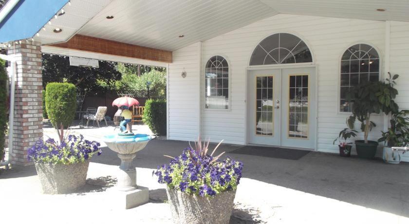Anchor Riverfront Motel Sicamous Exterior foto