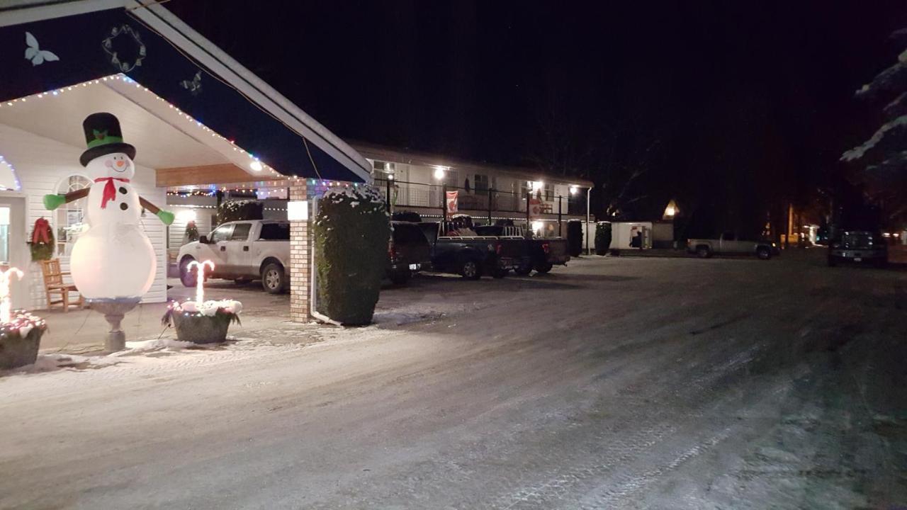 Anchor Riverfront Motel Sicamous Exterior foto