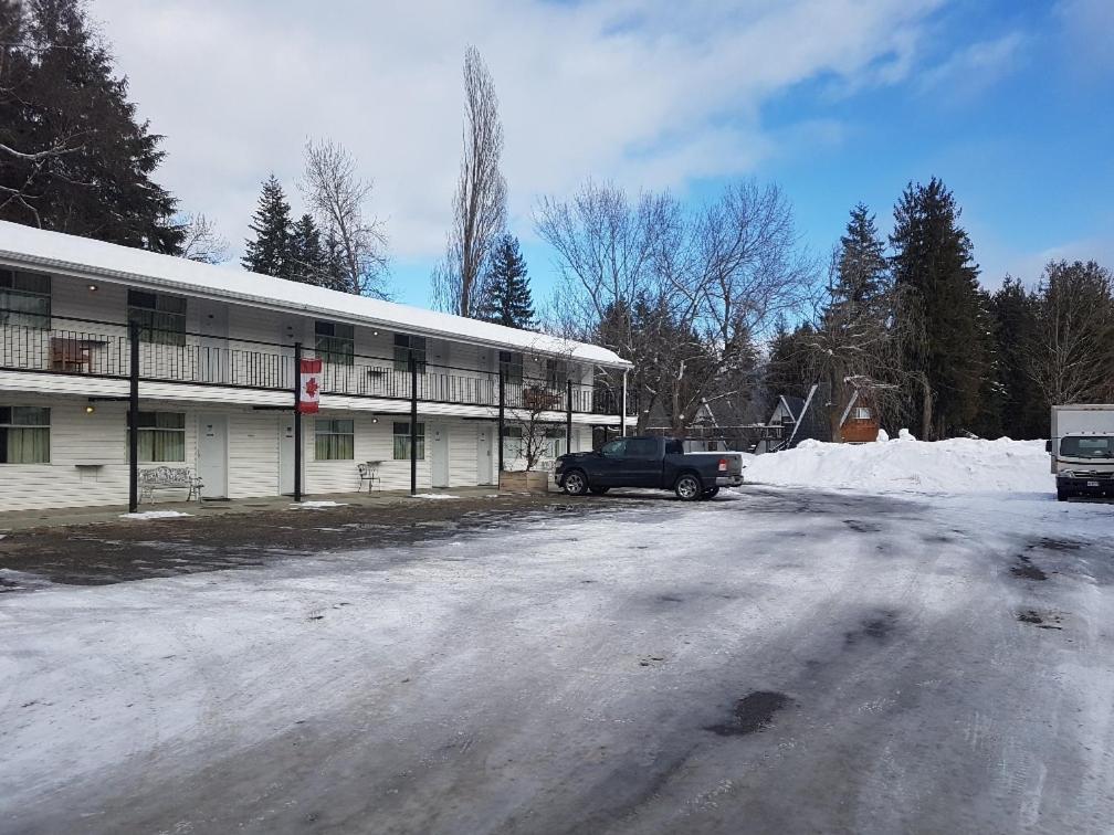 Anchor Riverfront Motel Sicamous Exterior foto